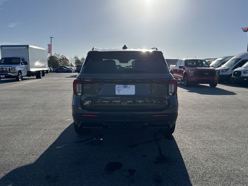 New 2026 Ford Explorer ST-Line w/ ST-Line Street Pack image 6