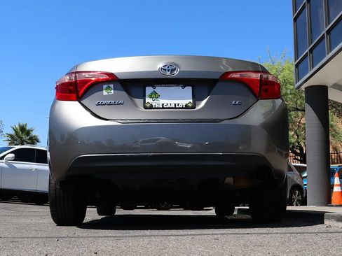Used 2018 Toyota Corolla LE w/ Carpet Mat Package (TMS) FWD image 12