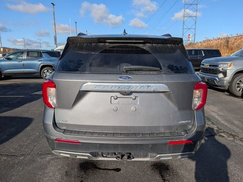 Used 2023 Ford Explorer XLT w/ Equipment Group 202A image 7