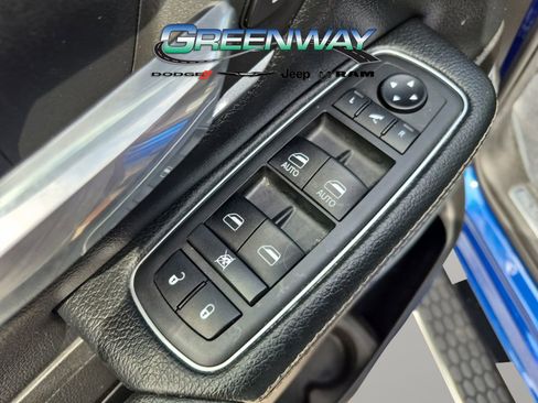 Used 2019 RAM 1500 Laramie w/ Sport Appearance Package AWD/4WD image 14