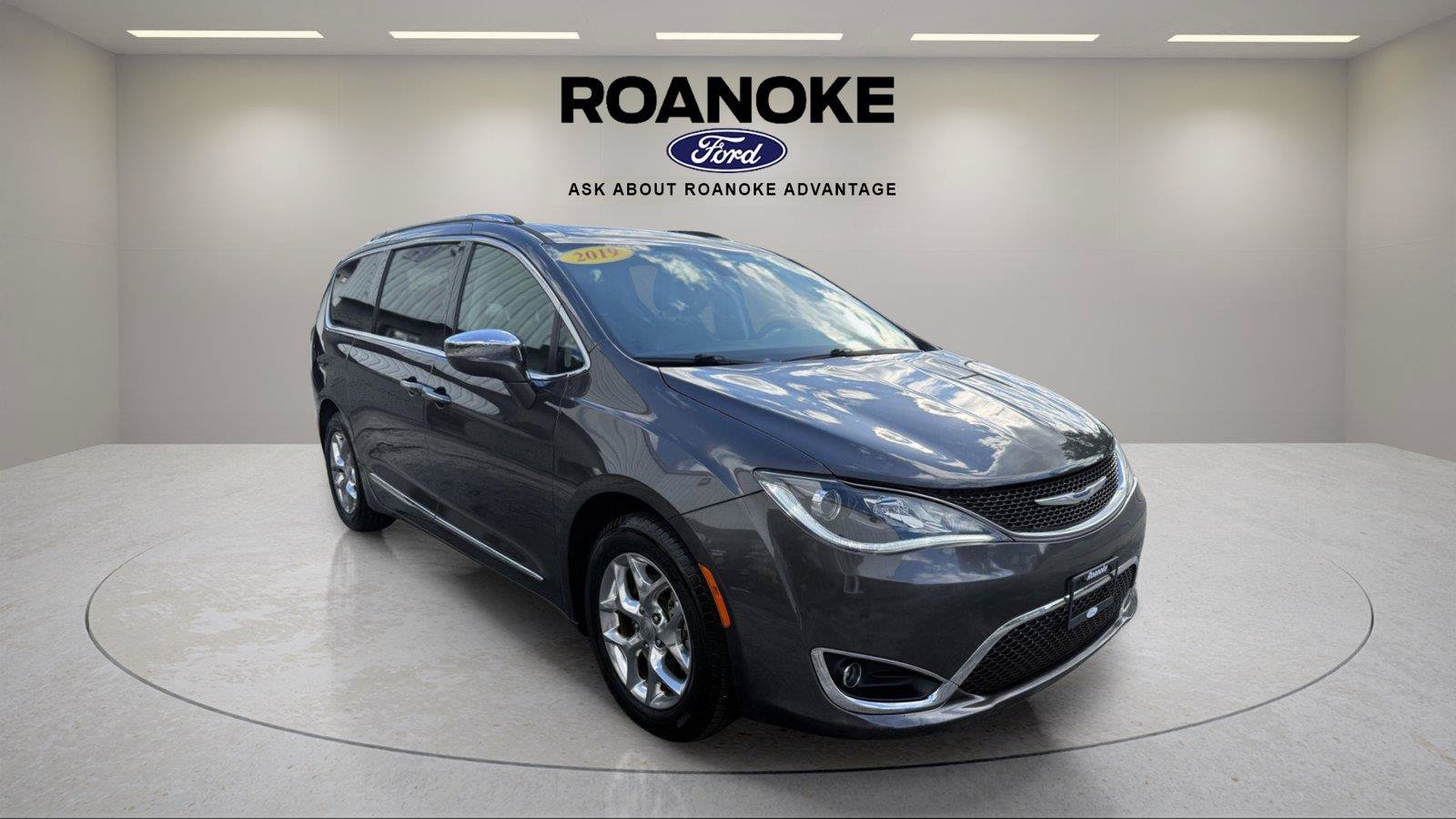 Used 2019 Chrysler Pacifica Limited FWD image 3