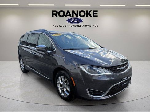 Used 2019 Chrysler Pacifica Limited FWD image 3
