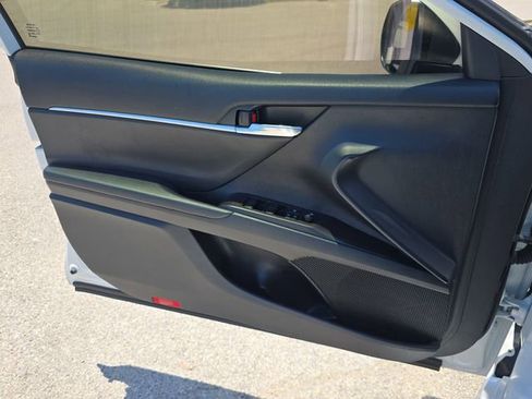 Used 2022 Toyota Camry SE FWD image 27