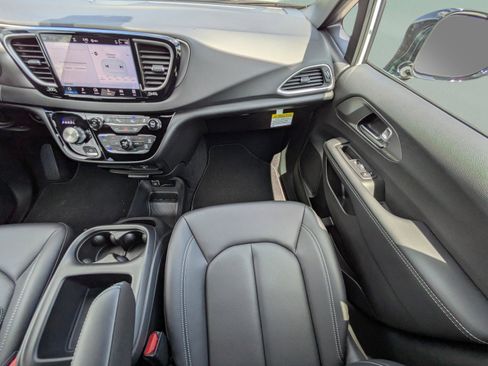 New 2026 Chrysler Voyager LX image 17