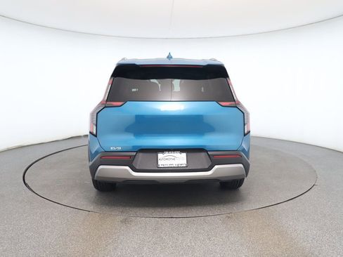 Used 2024 Kia EV9 Wind image 4