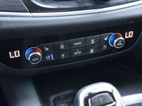 Used 2020 Buick Enclave Premium w/ Sun and Sites Package FWD image 29