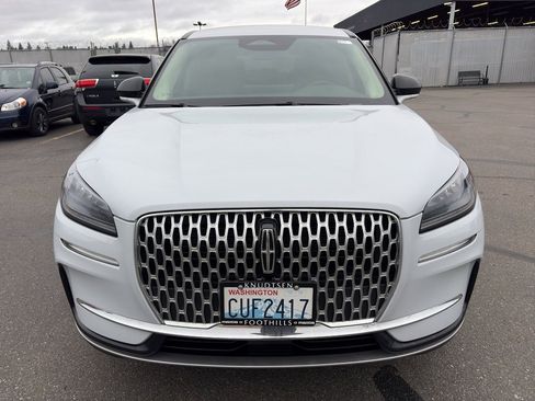 Used 2025 Lincoln Corsair AWD image 2