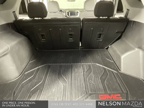 Used 2023 GMC Terrain SLE w/ Driver Convenience Package image 12