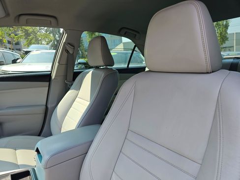 Used 2017 Toyota Camry XLE FWD image 25