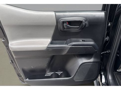 Used 2021 Toyota Tacoma SR AWD/4WD image 30