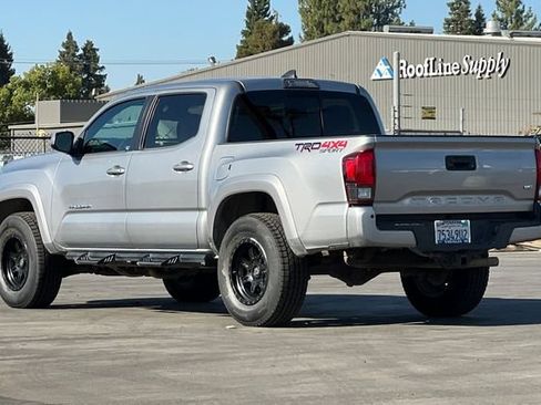 Used 2019 Toyota Tacoma TRD Sport w/ Technology Package AWD/4WD image 6