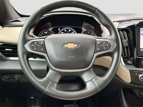 Used 2023 Chevrolet Traverse Premier image 11