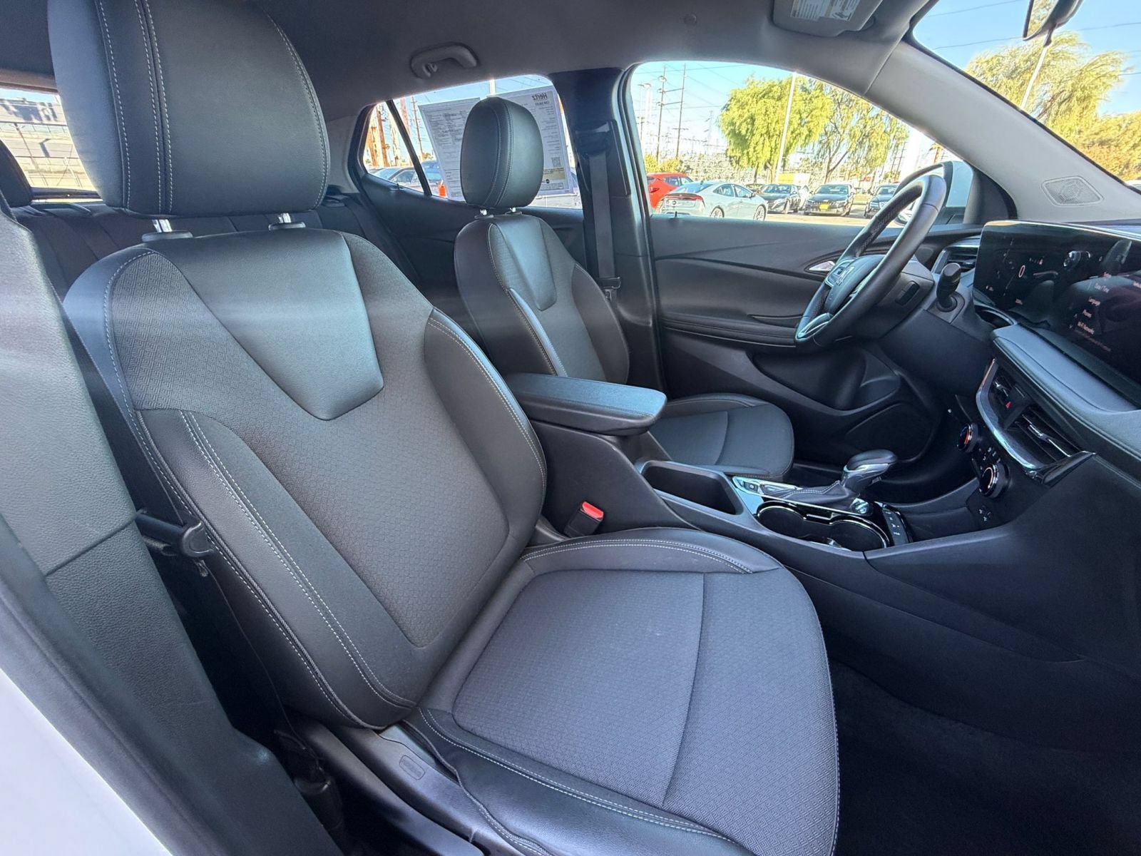 Used 2025 Buick Encore GX Preferred AWD/4WD image 34