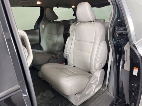 Used 2020 Toyota Sienna XLE image 15
