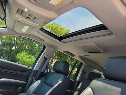 Used 2020 Chevrolet Suburban LT RWD image 27