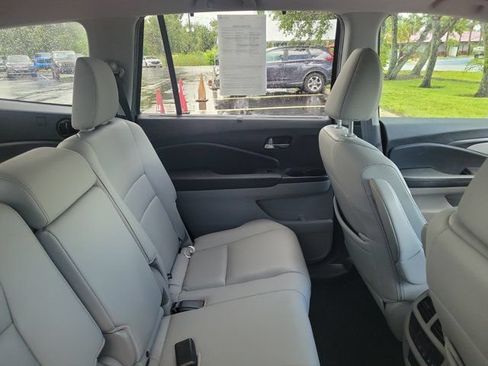 Used 2021 Honda Pilot Special Edition image 3