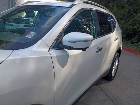 Used 2015 Nissan Rogue SV w/ SV Premium Package AWD/4WD image 9