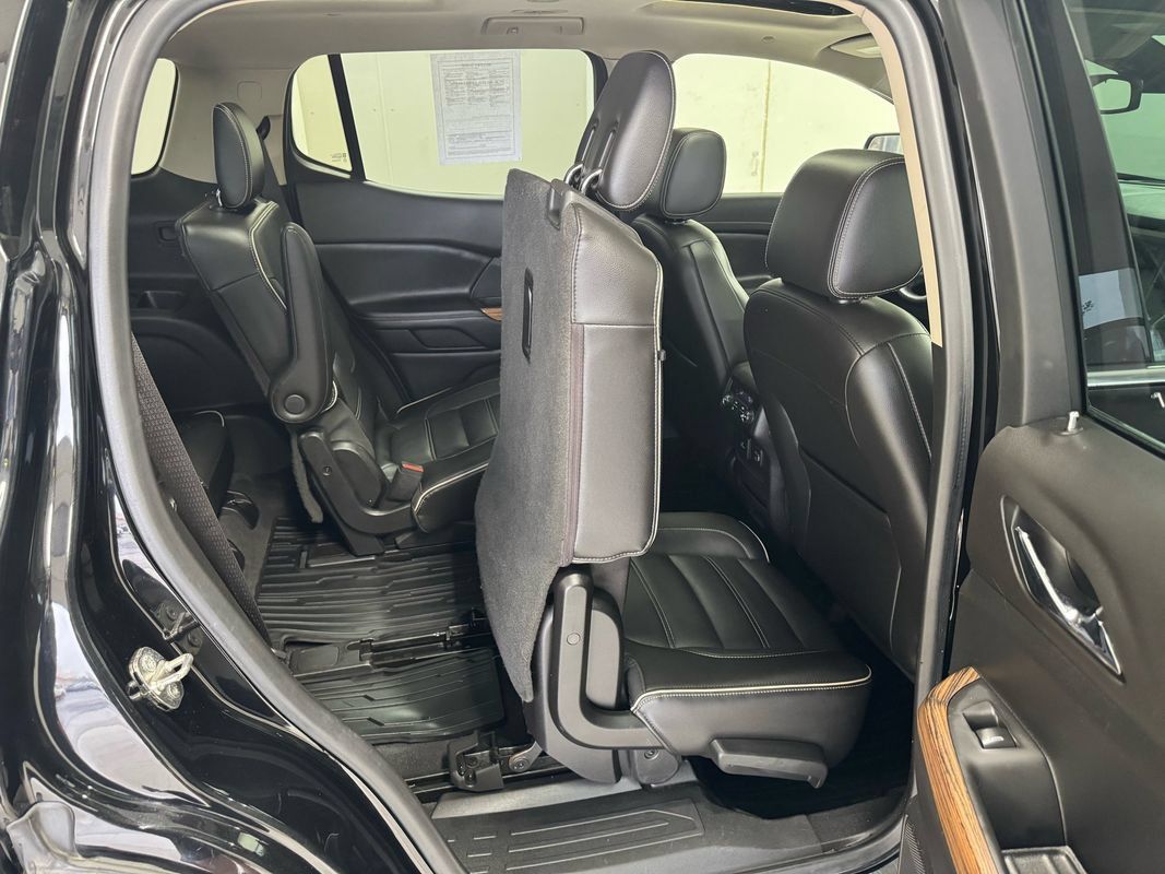 Used 2019 GMC Acadia Denali w/ Technology Package AWD/4WD image 35