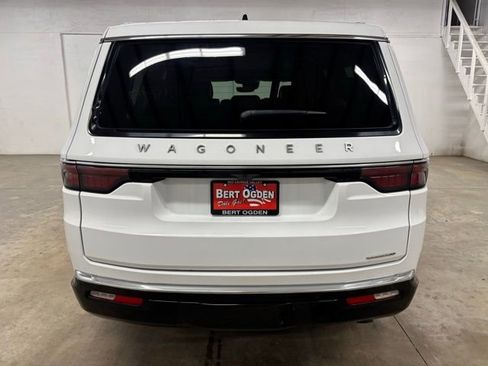 Used 2024 Jeep Wagoneer Series II w/ Flexible Seating Group RWD image 6