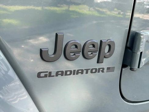 Certified 2025 Jeep Gladiator Sport AWD/4WD image 31