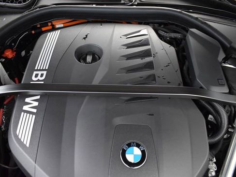 Certified 2024 BMW 750e xDrive w/ Executive Package image 26