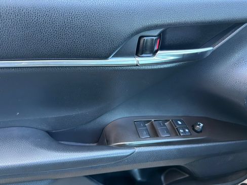 Used 2021 Toyota Camry LE w/ Cold Weather Package FWD image 11