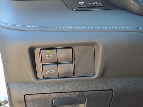 Used 2021 Toyota Highlander XLE image 34