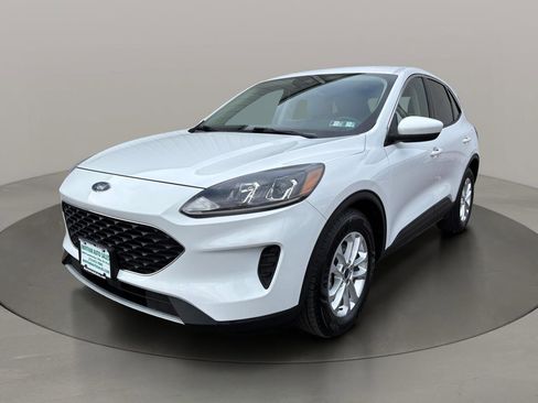 Used 2020 Ford Escape SE image 2