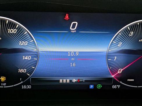 New 2025 Mercedes-Benz GLB 250 4MATIC image 11