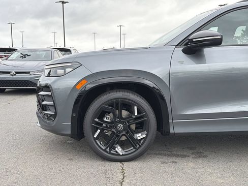 New 2026 Volkswagen Tiguan SE R-Line FWD image 9