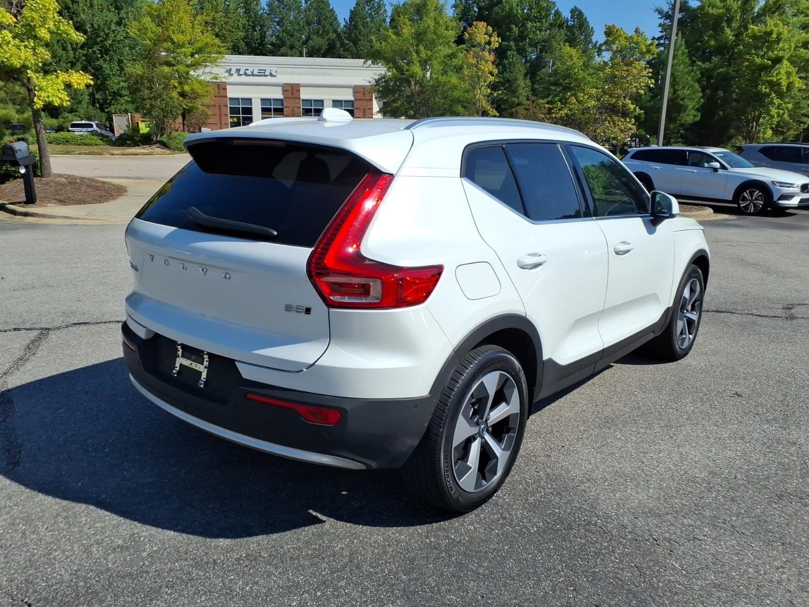 Used 2024 Volvo XC40 B5 Plus AWD/4WD image 3