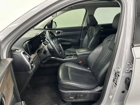 Used 2022 Kia Sorento EX w/ Panoramic Sunroof Package FWD image 6