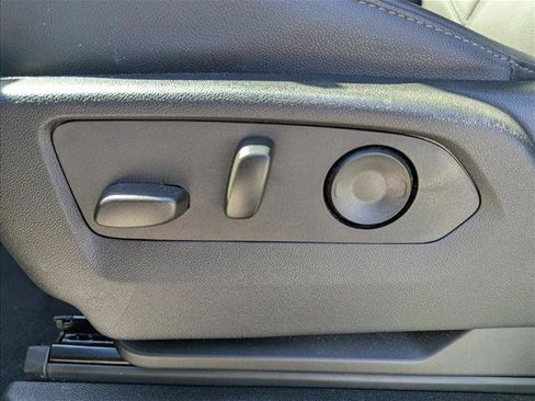 Used 2025 Chevrolet Tahoe Z71 w/ Comfort Package image 8