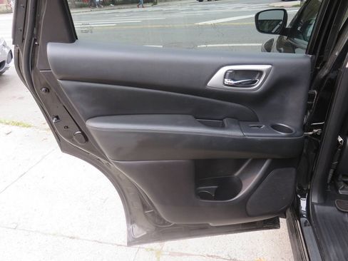 Used 2018 Nissan Pathfinder 4WD image 30