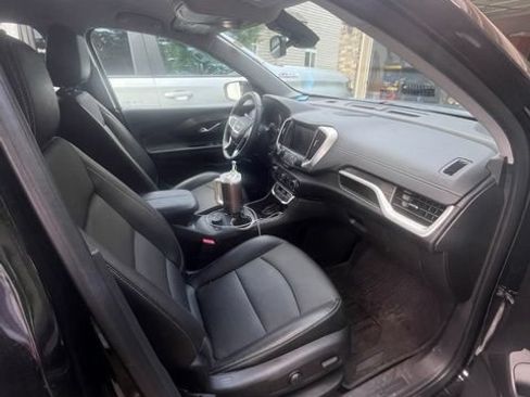 Used 2023 GMC Terrain SLT w/ Infotainment Package II AWD/4WD image 4