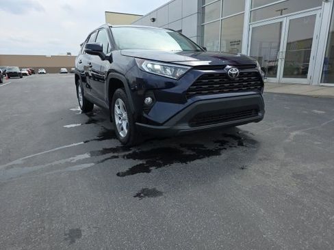 Used 2021 Toyota RAV4 XLE w/ Convenience Package image 3