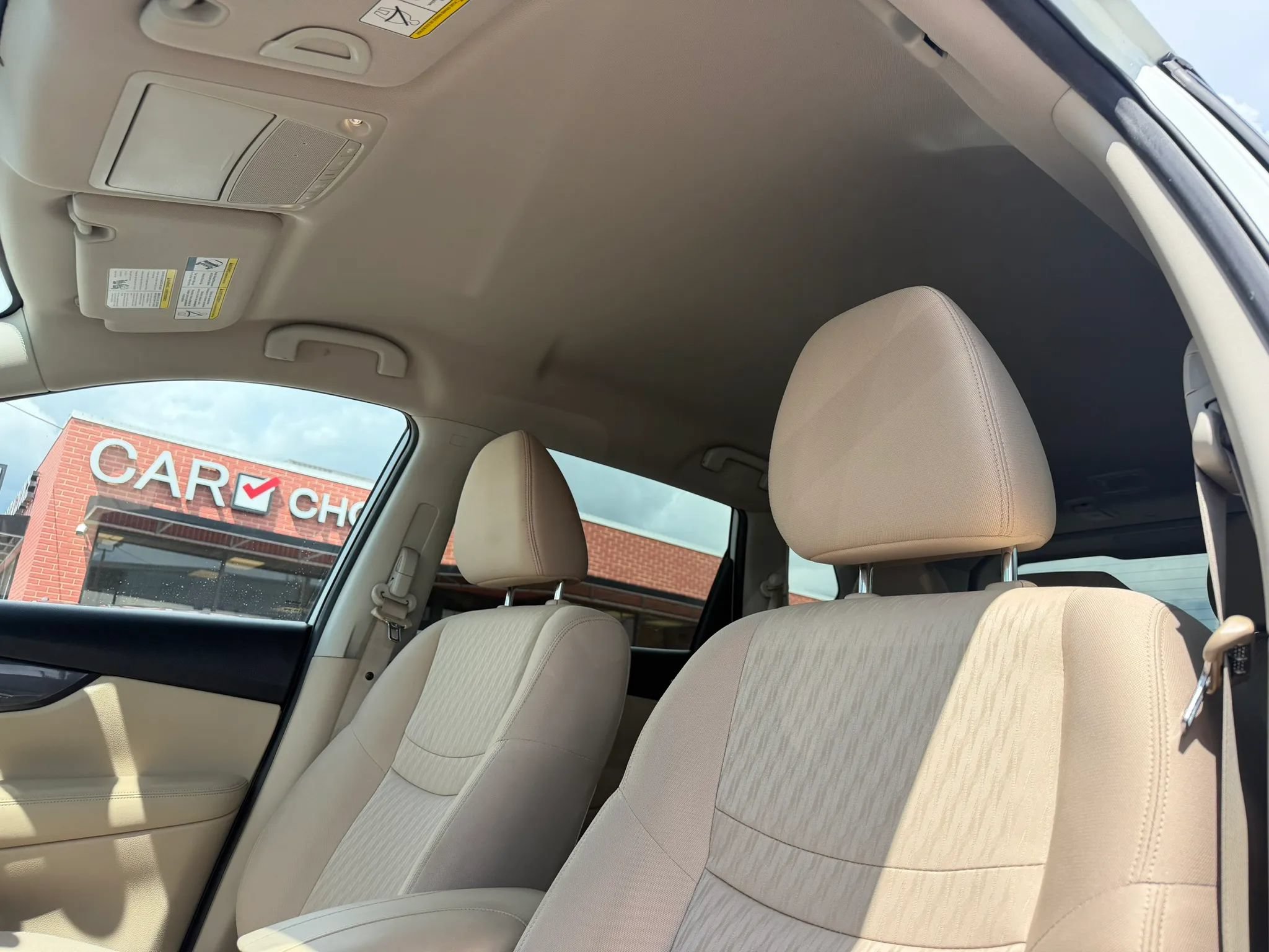 Used 2017 Nissan Rogue SV w/ SV Premium Package FWD image 9