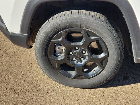 Used 2023 Jeep Compass Trailhawk image 7