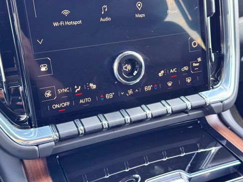 Used 2025 GMC Yukon Denali image 31