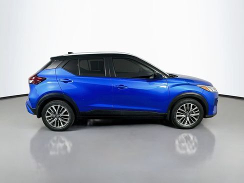 Used 2022 Nissan Kicks SV FWD image 7