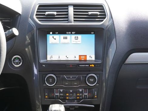 Used 2018 Ford Explorer XLT w/ Equipment Group 202A FWD image 12
