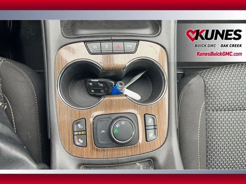 Used 2023 GMC Acadia SLE w/ Driver Convenience Package image 31