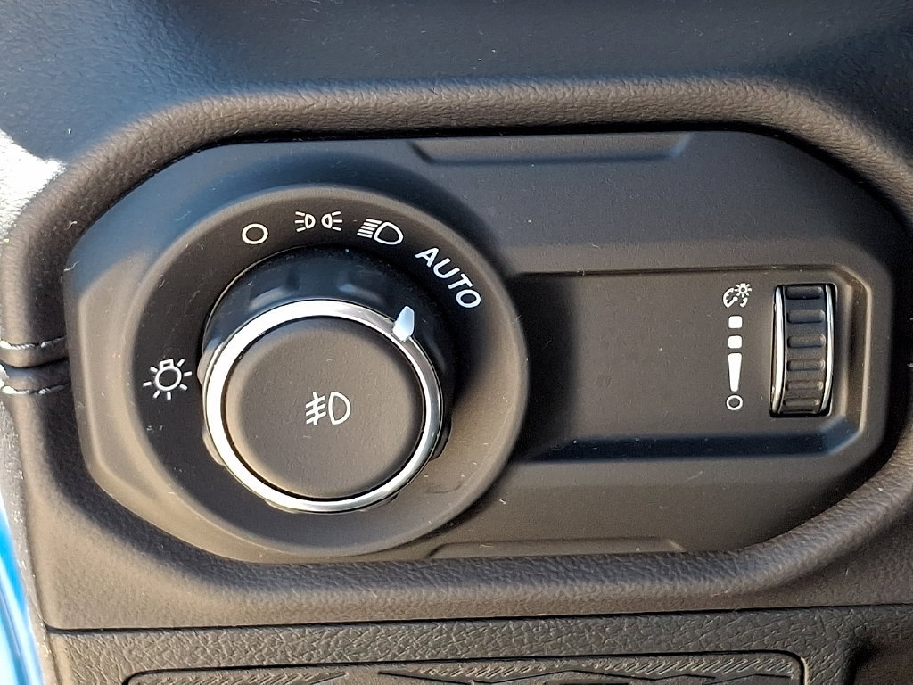 Used 2025 Jeep Wrangler Unlimited Sahara AWD/4WD image 24