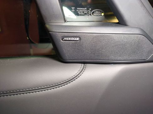 New 2026 Land Rover Range Rover Long Wheelbase SE AWD/4WD image 13