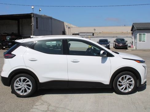 Used 2023 Chevrolet Bolt EUV LT FWD image 3
