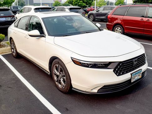 Certified 2023 Honda Accord EX image 15
