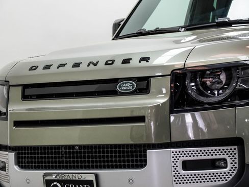 Used 2025 Land Rover Defender 110 S image 2