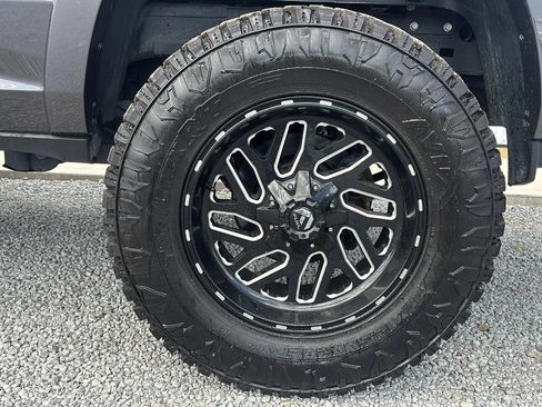Used 2025 RAM 2500 Limited AWD/4WD image 2