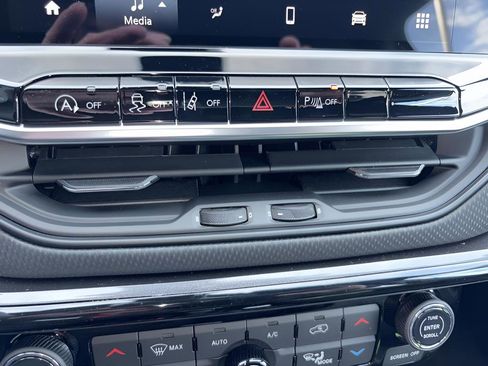 New 2026 Jeep Compass Limited image 24