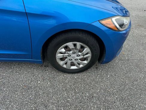 Used 2017 Hyundai Elantra SE image 4